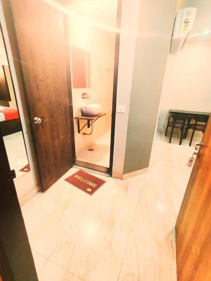 Hotel Amour By Rpi Nuova Delhi Esterno foto