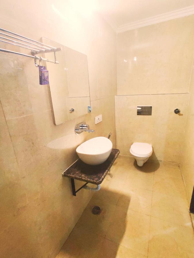 Hotel Amour By Rpi Nuova Delhi Esterno foto